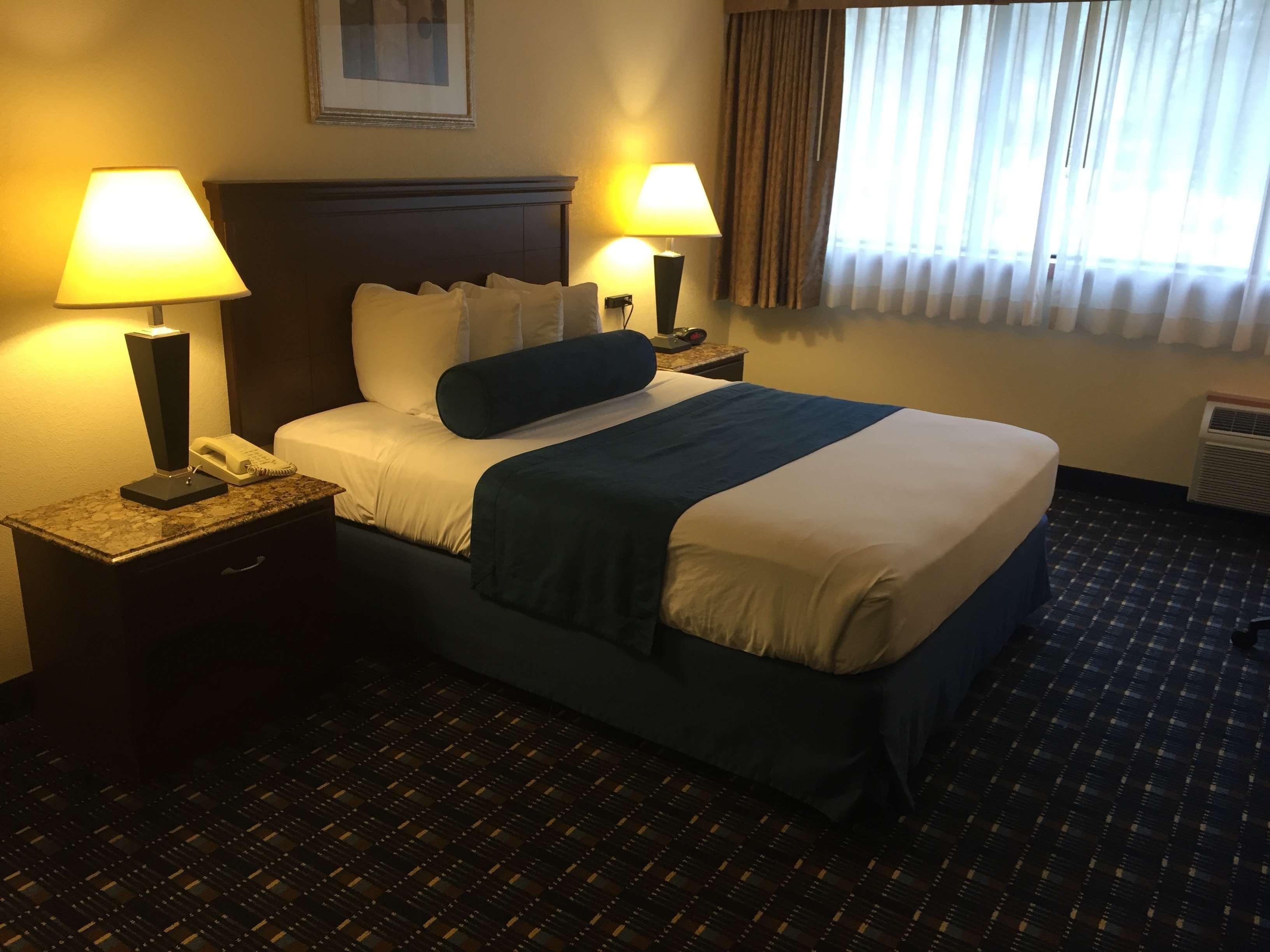 Best Western Plus Reading Inn & Suites Exterior photo